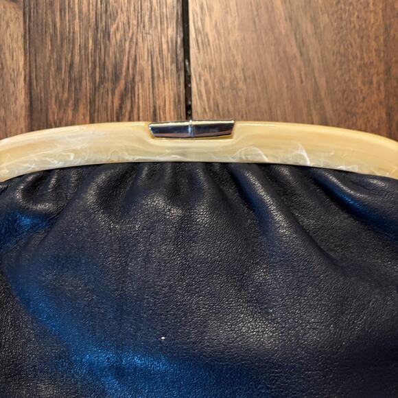 Vintage Ruth Saltz Clutch Handbag Purse Lucite Handle Faux Leather Retro - Picture 3 of 7